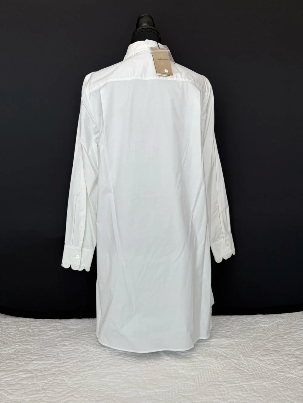 Burberry White Button-Front Shirt with Gold Tag - Picture 4 of 16